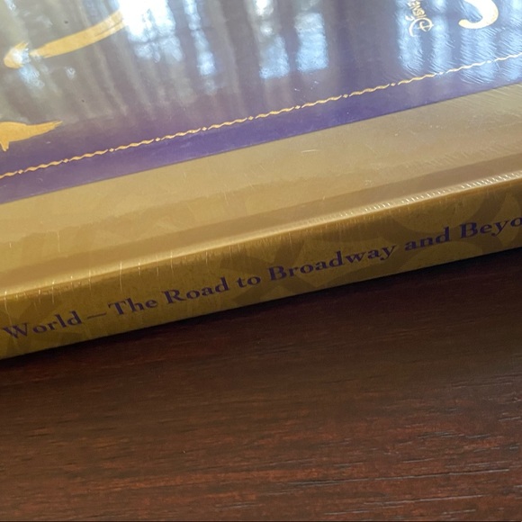 DISNEY 💜ALADDIN💜 A WHOLE NEW WORLD HARDCOVER BOOK 🌟NWT🌟 - Picture 3 of 12